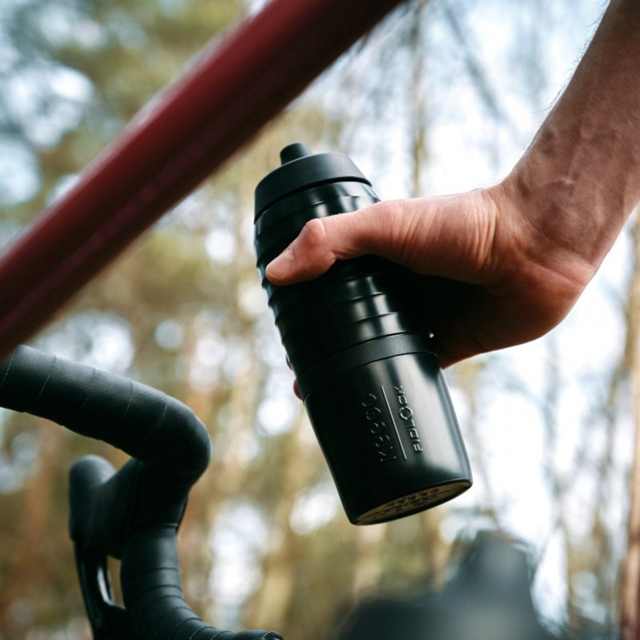 KEEGO Twist, Bidon 600 ml, Fidlock Bikeflasche, MIT Fidlock Bottle Connector, MIT Twist Bike Base, schwarz - DARK MATTER - RISK iT! BIKE CARE